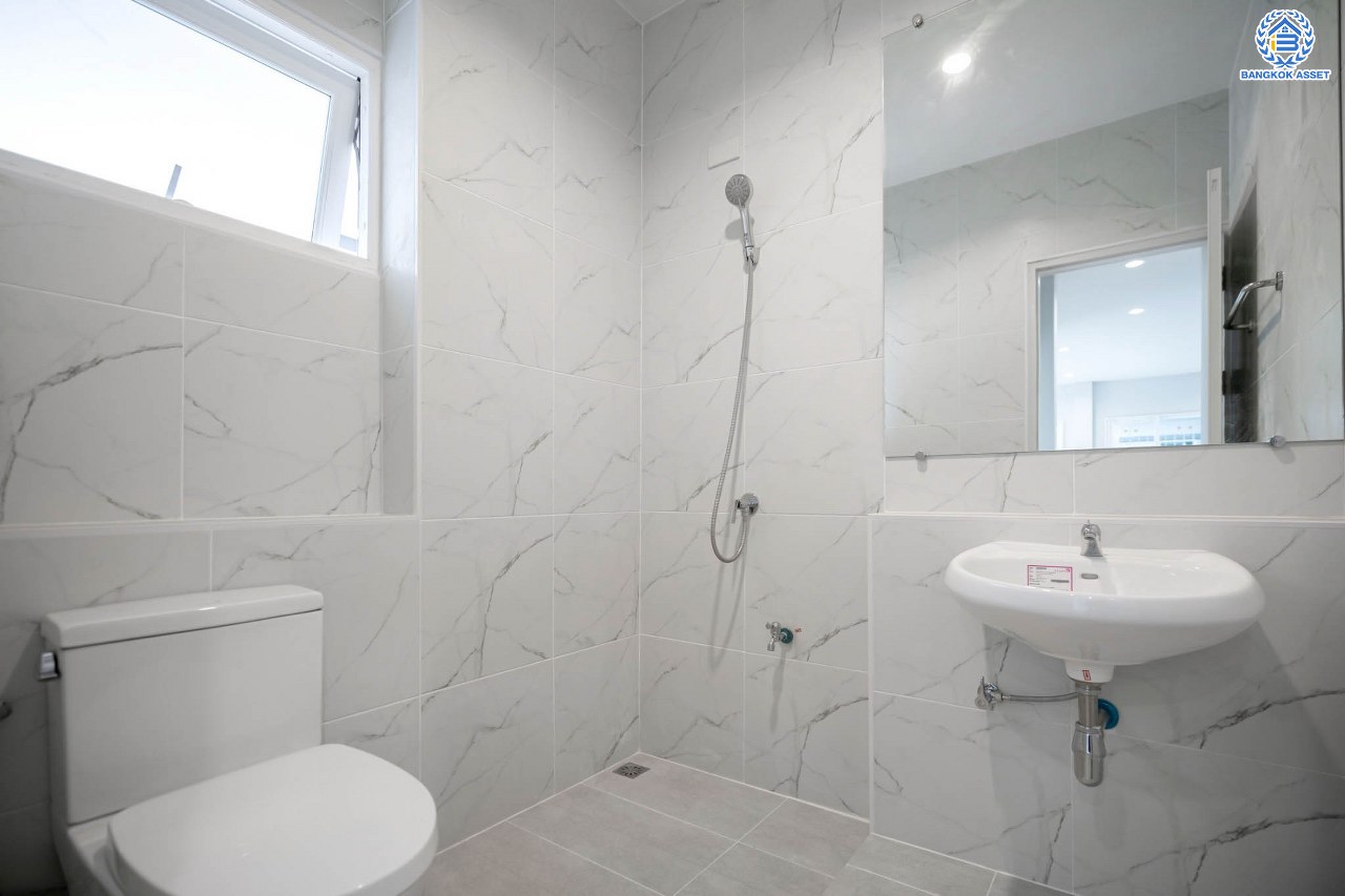 บ้านมือสองตกแต่งใหม่ โครงการ เพอร์เฟคเพลส ราชพฤกษ์ บ้านเดี่ยว จากแบรนด์ Property Perfect เนื้อที่ 56.2 ตร.ว. ฟังก์ชัน 3 ห้องนอน 3 ห้องน้ำ  1 ห้องอเนกประสงค์ จอดรถได้ 2 คัน กับทำเลโซนเมือง ที่เชื่อมต่อหลากหลายเส้นทาง หน้าโครงการติดถ.ราชพฤกษ์ ใกล้รถไฟฟ้าสถานี "บางรักน้อยท่าอิฐ"